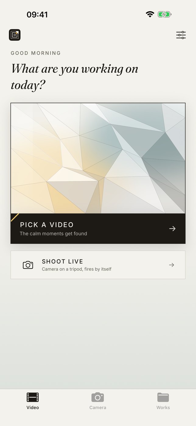 FrameFold screenshot: home screen, pick a video or shoot live