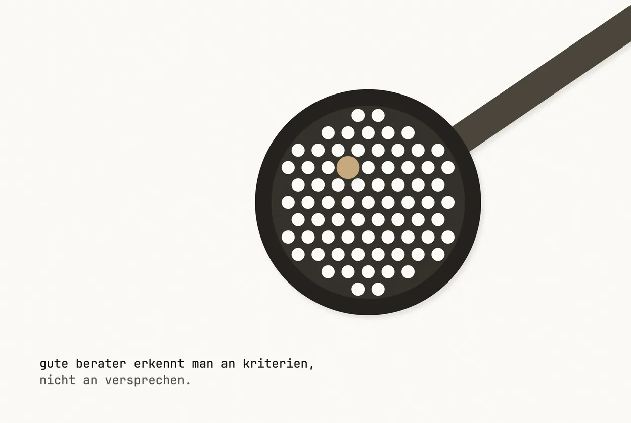Paper-cut collage: a large round sieve seen from directly above, its handle running off the top right of the frame. The base is densely perforated and the pale ground shows through the holes. Exactly one hole is closed with a disc of gold paper. The sheet is left empty beside it. The caption is in German.